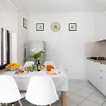 House Ingrid דירה *
