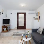 House Ingrid Daire Pula