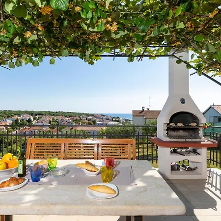 아파트 House Ingrid 풀라