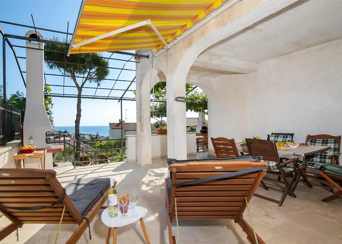 아파트 House Ingrid 풀라