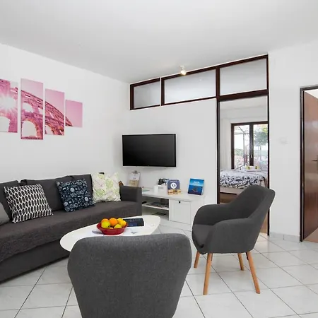 Appartement House Ingrid *
