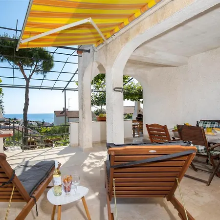 Apartment House Ingrid Pula