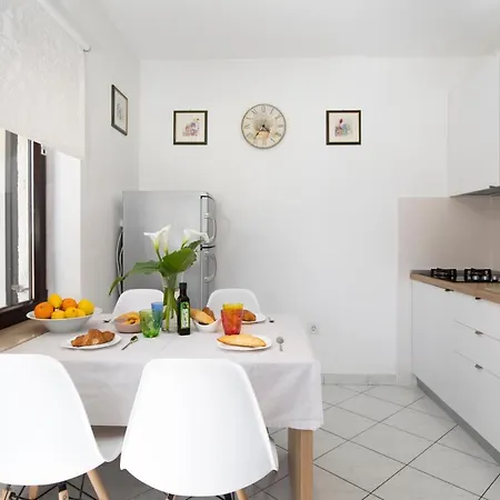 House Ingrid Apartment *