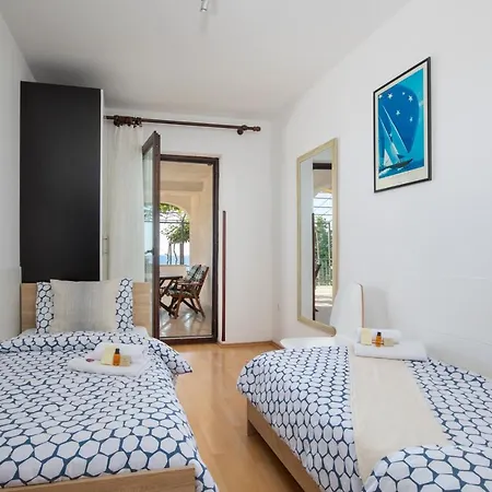 Apartment House Ingrid *