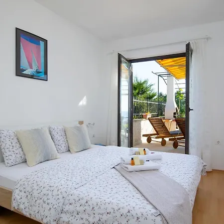 House Ingrid Apartment *